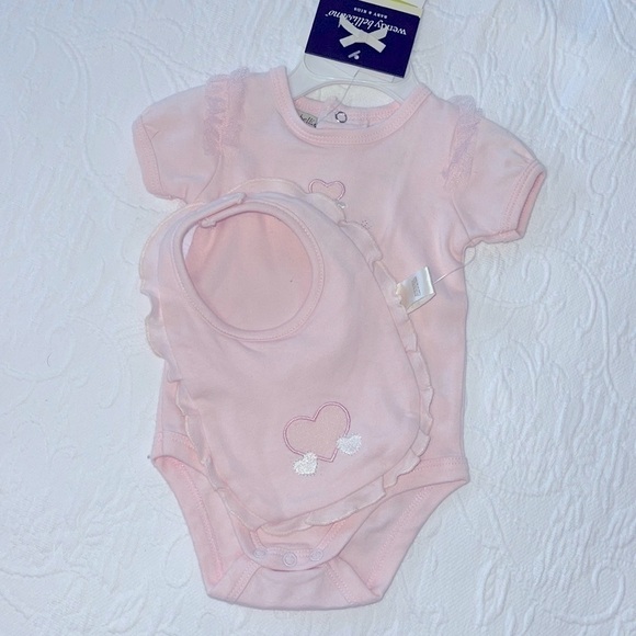WENDY Bellissimo Onesie with Matching Bib - Picture 7 of 7